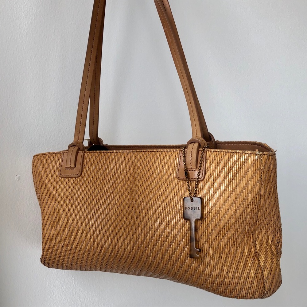 SOLD Fossil Woven Wicker Bag for #Summer - Picture 1 of 5
